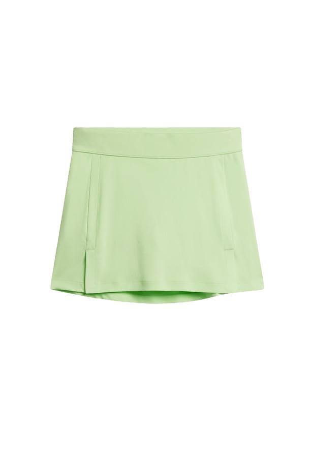 제이린드버그 여성 아멜리에 골프 스커트 파라다이스 그린 GWSD09350-M073는 스포티한 스타일의 여성 골프룩을 위한 제품입니다. 봄, 여름 시즌에 적합하며, A라인 숏 스커트 디자인으로 활동성을 높였습니다. 흡습, 속건, 신축성이 뛰어난 TX Jersey 소재를 사용하여 편안한 착용감을 제공합니다. 뒷면 지퍼 포켓과 브릿지 로고 자수 디테일이 돋보이며, 이너 팬츠가 내장되어 있어 더욱 안심하고 플레이할 수 있습니다. 4방향 스트레치 기능으로 다양한 움직임에도 자유로운 착용감을 선사합니다.
