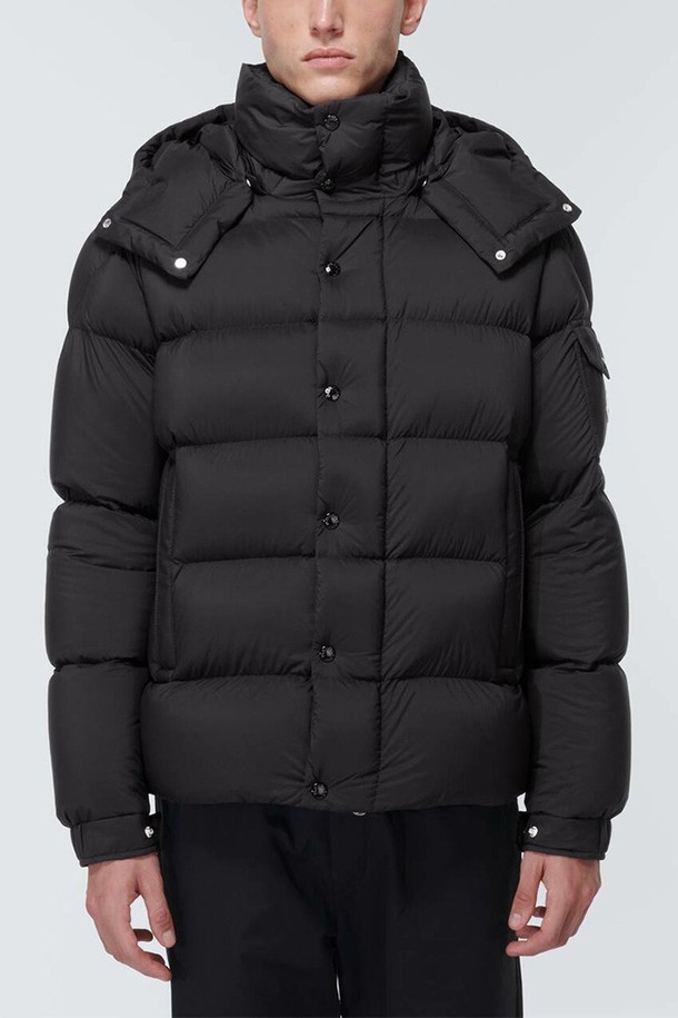 MONCLER - 다운/패딩 - 몽클레어 남성 VEZERE 숏 다운 패딩 블랙 1A0020553333