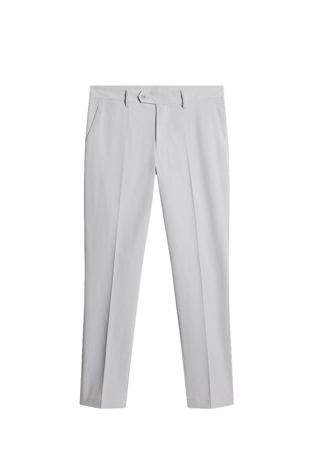 제이린드버그(J.Lindeberg) 남성 벤트 골프 팬츠 하이라이즈 GMPA12136는 남성 골프룩을 위한 스포티하고 미니멀한 스타일의 긴바지입니다. 봄, 여름 시즌에 적합하며, 레귤러핏으로 편안한 착용감을 제공합니다. 하이라이즈 디자인으로 제작되었으며, 화이트 색상의 무지 패턴이 특징입니다. 골프 활동에 최적화된 디자인으로, 활동성과 스타일을 동시에 만족시키는 제품입니다.
