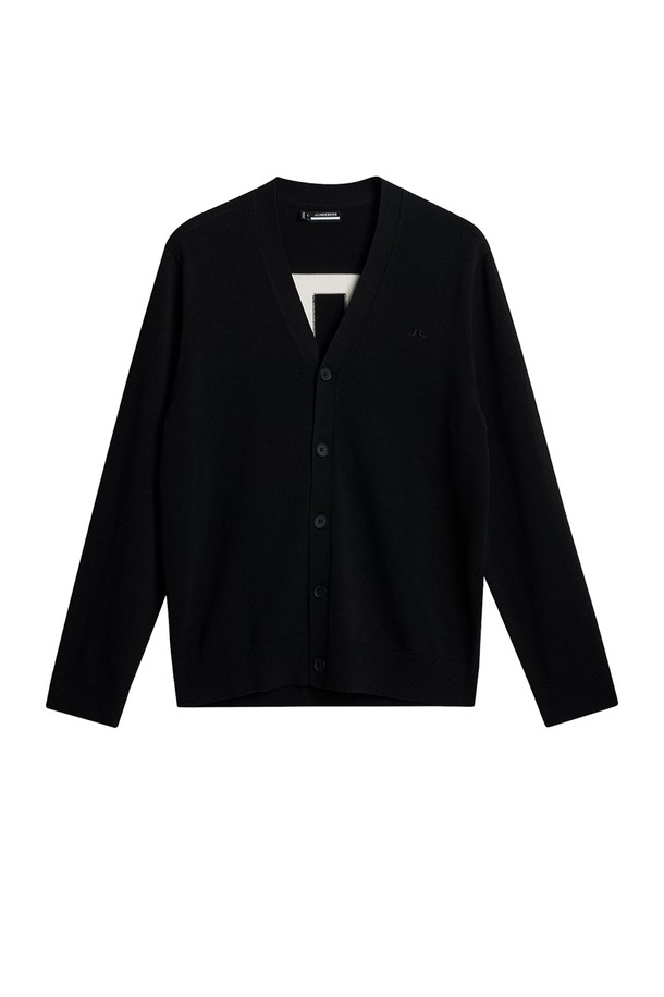제이린드버그 FW25 남성 재러드 니트 골프 가디건 블랙 GMKW11850은 가을/겨울 시즌에 적합한 남성용 가디건입니다. 스포티하면서도 클래식한 스타일을 연출하며, 부드러운 니트 소재와 슬림핏 디자인으로 제작되었습니다. 블랙 컬러에 골지 패턴이 돋보이며, 5버튼 여밈과 골지 커프스 디테일이 특징입니다. 뒷면에는 제이린드버그의 시그니처 브리지 니트 디자인이 적용되어 포인트를 더합니다. 통기성이 뛰어나 골프룩으로 활용하기 좋습니다.
