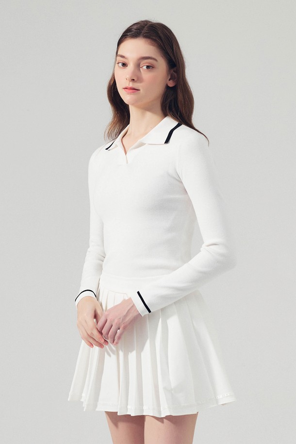 **라인 배색 카라 니트 WHITE**는 여성 골프룩을 위한 클래식 스타일의 니트입니다. 부드러운 촉감의 니트 소재로 제작되었으며, 봄, 가을 시즌에 착용하기 좋습니다. 화이트 컬러 바탕에 배색 디테일이 포인트로 들어가 깔끔하면서도 세련된 느낌을 줍니다. 레귤러 핏과 긴 소매 기장으로 편안한 착용감을 선사하며, 라인 배색 카라넥 디자인이 특징입니다. 골프웨어뿐만 아니라 미니멀한 스타일을 선호하는 분들에게도 추천하는 아이템입니다.
