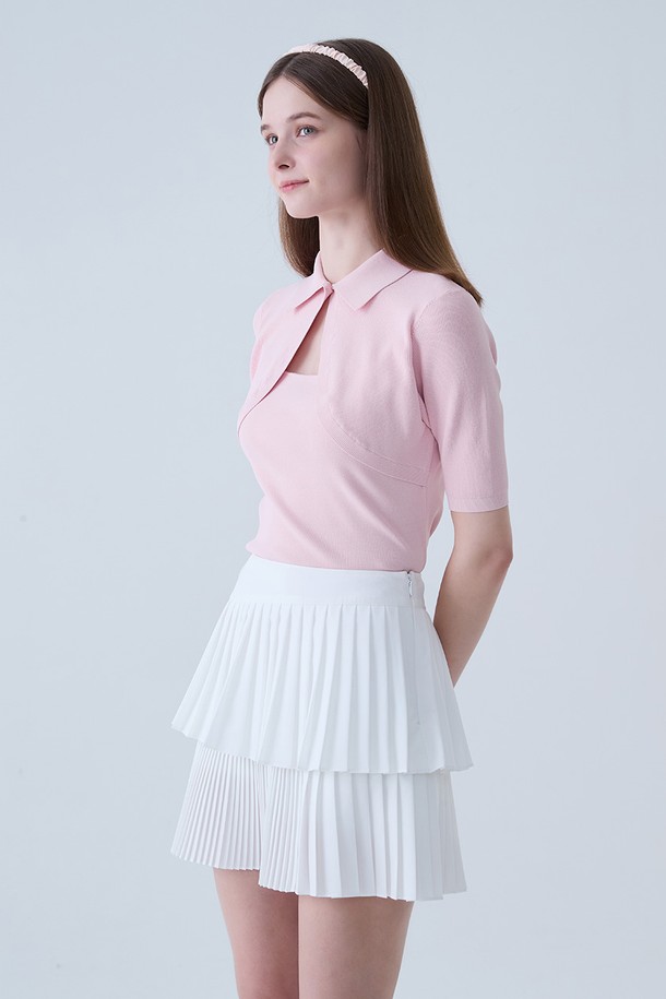 레이어드 언발 플리츠 스커트 WHITE는 여성 골프 및 스포츠 활동에 적합한 미니스커트입니다. 시원한 화이트 컬러의 폴리에스테르 소재로 제작되어 봄, 여름 시즌에 착용하기 좋습니다. 스포티하면서도 미니멀한 스타일을 연출하며, 얇고 부드러운 촉감으로 편안한 착용감을 제공합니다. 플리츠와 언밸런스 헴라인 디자인이 특징이며, 레귤러 핏으로 제작되었습니다. 활동적인 날, 개성 있는 골프룩을 완성해보세요.
