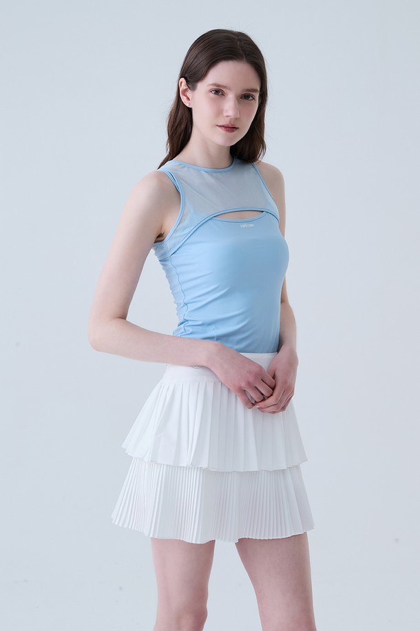 메쉬 컷아웃 나시 티셔츠 블루는 여성용 상의로, 여름철 스포티하고 미니멀한 스타일을 연출하기에 적합합니다. 시원한 블루 컬러에 얇은 두께감으로 통기성이 뛰어나며, 폴리에스터와 스판덱스 혼방 소재로 제작되어 부드러운 촉감과 뛰어난 신축성을 제공합니다. 슬림핏 라운드넥 디자인에 메쉬 디테일과 컷아웃 디자인이 더해져 유니크한 매력을 더합니다. 일상복이나 피트니스룩, 여름 바캉스룩으로 활용하기 좋습니다.
