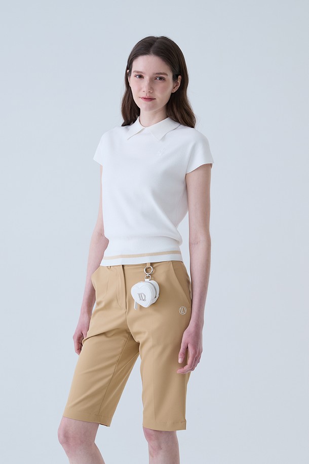 라운드 넥 카라 나시 니트 WHITE는 여성 골프 및 일상 용도로 활용 가능한 상의입니다. 여름 시즌에 적합하며, 베이직한 스타일을 추구하는 분들께 추천합니다. 화이트 색상의 라운드 넥 디자인에 카라 디테일이 더해져 깔끔하면서도 세련된 느낌을 줍니다. 슬림핏 또는 레귤러핏으로 연출 가능하며, 립 디테일과 자수 포인트로 포인트를 더했습니다. 레이온과 폴리에스테르 혼방 소재로 제작되어 신축성이 좋고 편안한 착용감을 제공합니다.
