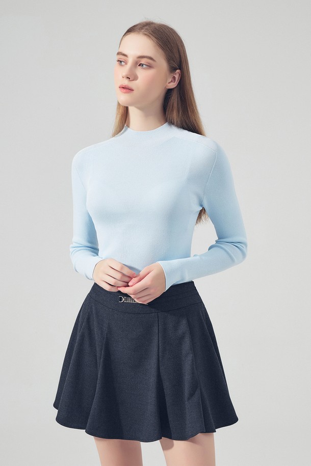 세련된 골프룩을 완성할 홀가먼트 모크넥 니트입니다. 부드러운 니트 소재로 제작되어 뛰어난 착용감을 선사하며, 가을, 겨울 시즌에 따뜻하게 입을 수 있습니다. 베이직한 디자인에 레귤러핏으로 편안하게 즐길 수 있으며, 블루 컬러가 산뜻함을 더합니다. 홀가먼트 기법으로 제작되어 봉제선 없이 깔끔한 실루엣을 연출합니다. 골프 활동 시에도 스타일리시함을 놓치지 않도록 디자인되었습니다.
