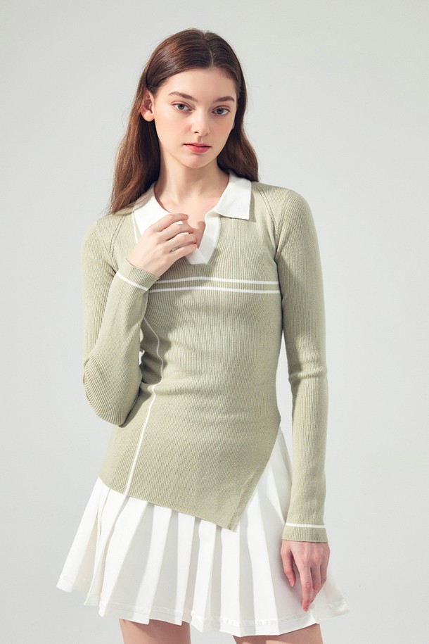 사선 슬릿 골지 카라 니트는 여성 골프 및 일상 착용에 적합한 상의입니다. 카키 및 브라운 컬러로 출시되었으며, 봄, 가을 시즌에 어울리는 중간 두께의 긴 소매 니트입니다. 레귤러핏으로 캐주얼, 스포티, 클래식 스타일을 연출할 수 있습니다. 부드러운 촉감의 아크릴, PBT, 나일론 혼방 소재에 골지 패턴이 돋보입니다. 사선 슬릿 디테일, 가죽 패치, 로고 디테일, 콘트라스트 라인이 특징이며, PBT 원사 사용으로 내구성과 형태 유지력이 우수합니다.
