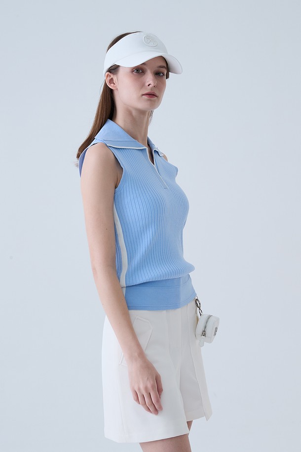 **골지 배색 카라 나시 니트 BLUE**

여성 골프룩에 적합한 스포티한 무드의 골지 배색 카라 나시 니트입니다. 시원한 블루 컬러에 민소매 디자인으로, 여름철에도 쾌적하게 착용할 수 있습니다. 레귤러핏으로 제작되어 활동성을 높였으며, 니트 소재의 골지 패턴이 은은한 포인트를 더합니다. 카라넥 디자인으로 세련된 스타일을 연출할 수 있습니다.
