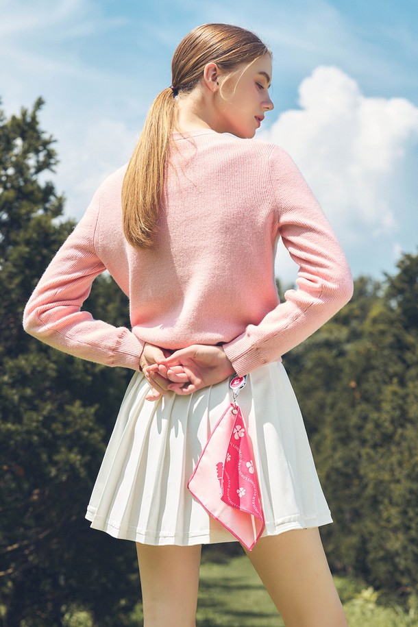 LLC 볼타올 PINK는 여성 골프를 위한 흡습 기능의 클립형 타올입니다. 핑크와 화이트 투톤 디자인으로 제작되었으며, 면 소재를 사용하여 부드러운 사용감을 제공합니다. 타올 전면에는 로고 프린팅이 되어 있어 디자인 포인트를 더했습니다. 골프 라운딩 시 유용하게 사용할 수 있는 필수 아이템입니다.
