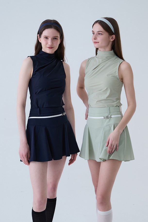 메탈 로고 플레어 스커트 L/GREEN는 여성 골프룩을 위한 스포티한 스타일의 플레어 스커트입니다. 산뜻한 연두색 컬러에 메탈 로고 디테일이 더해져 세련된 포인트를 줍니다. 봄, 여름 시즌에 적합하며, 플레어스커트 특유의 여성스러운 실루엣을 연출합니다. 골프 라운딩 시 활동성과 스타일을 동시에 만족시키는 아이템입니다.
