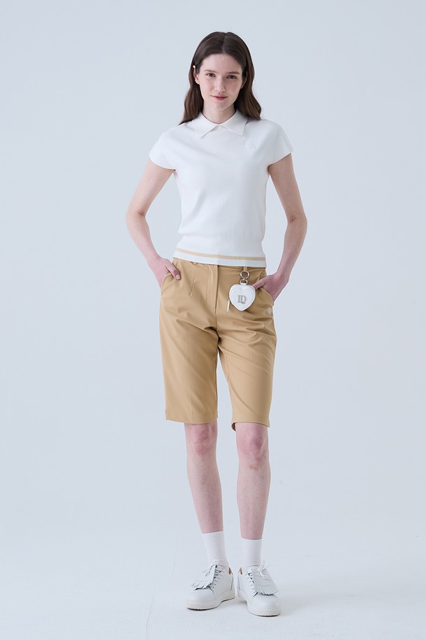 라운드 넥 카라 나시 니트 WHITE는 여성 골프 및 일상 용도로 활용 가능한 상의입니다. 여름 시즌에 적합하며, 베이직한 스타일을 추구하는 분들께 추천합니다. 화이트 색상의 라운드 넥 디자인에 카라 디테일이 더해져 깔끔하면서도 세련된 느낌을 줍니다. 슬림핏 또는 레귤러핏으로 연출 가능하며, 립 디테일과 자수 포인트로 포인트를 더했습니다. 레이온과 폴리에스테르 혼방 소재로 제작되어 신축성이 좋고 편안한 착용감을 제공합니다.
