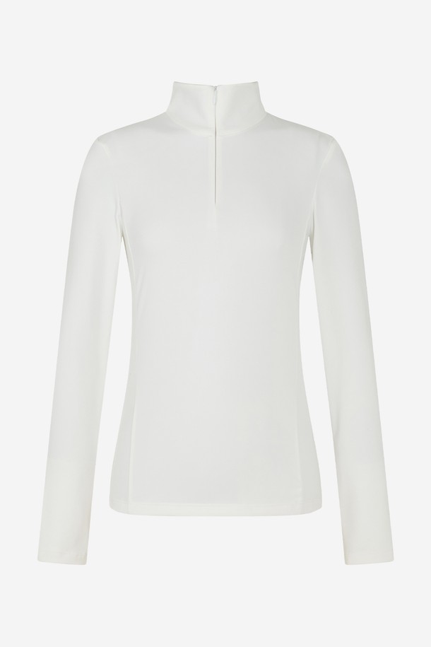 화이트 색상의 슬림 지퍼 카라넥 티셔츠입니다. 여성 골프룩 및 일상복으로 활용하기 좋으며, 봄, 여름에 적합한 얇은 두께의 긴소매 티셔츠입니다. 부드러운 폴리에스테르 소재로 제작되었으며, 슬림핏 디자인에 차이나칼라와 지퍼 디테일이 특징입니다. 흡습 및 냉감 기능으로 쾌적한 착용감을 선사하며, 스포티, 미니멀, 클래식한 스타일을 연출할 수 있습니다.
