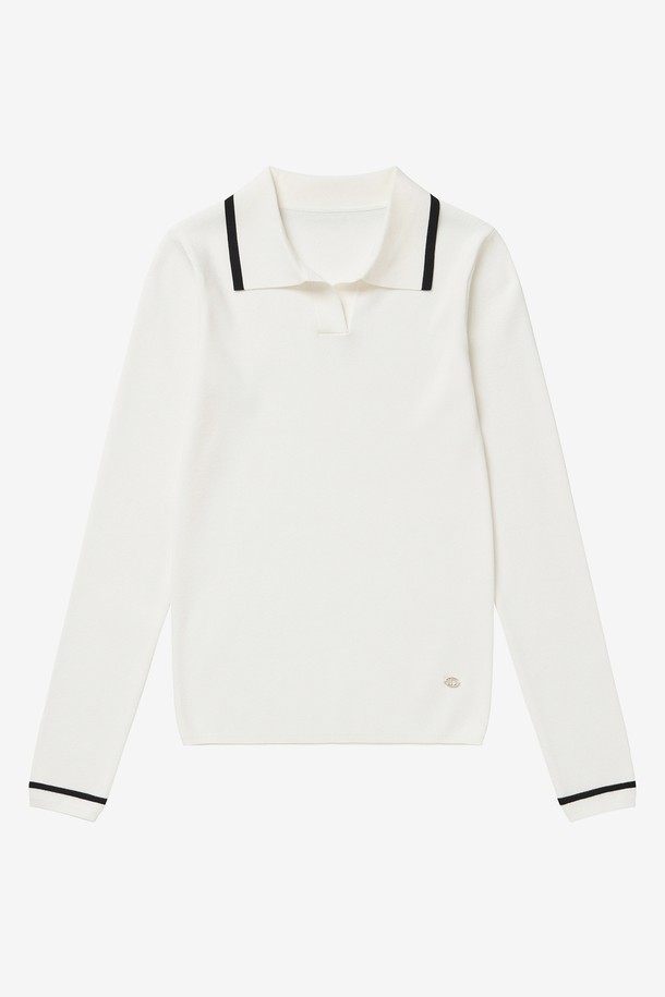 **라인 배색 카라 니트 WHITE**는 여성 골프룩을 위한 클래식 스타일의 니트입니다. 부드러운 촉감의 니트 소재로 제작되었으며, 봄, 가을 시즌에 착용하기 좋습니다. 화이트 컬러 바탕에 배색 디테일이 포인트로 들어가 깔끔하면서도 세련된 느낌을 줍니다. 레귤러 핏과 긴 소매 기장으로 편안한 착용감을 선사하며, 라인 배색 카라넥 디자인이 특징입니다. 골프웨어뿐만 아니라 미니멀한 스타일을 선호하는 분들에게도 추천하는 아이템입니다.
