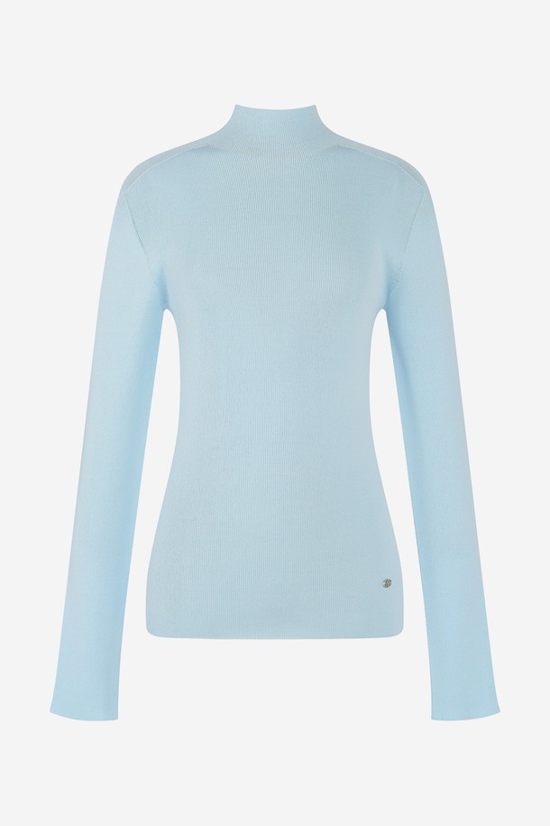 세련된 골프룩을 완성할 홀가먼트 모크넥 니트입니다. 부드러운 니트 소재로 제작되어 뛰어난 착용감을 선사하며, 가을, 겨울 시즌에 따뜻하게 입을 수 있습니다. 베이직한 디자인에 레귤러핏으로 편안하게 즐길 수 있으며, 블루 컬러가 산뜻함을 더합니다. 홀가먼트 기법으로 제작되어 봉제선 없이 깔끔한 실루엣을 연출합니다. 골프 활동 시에도 스타일리시함을 놓치지 않도록 디자인되었습니다.
