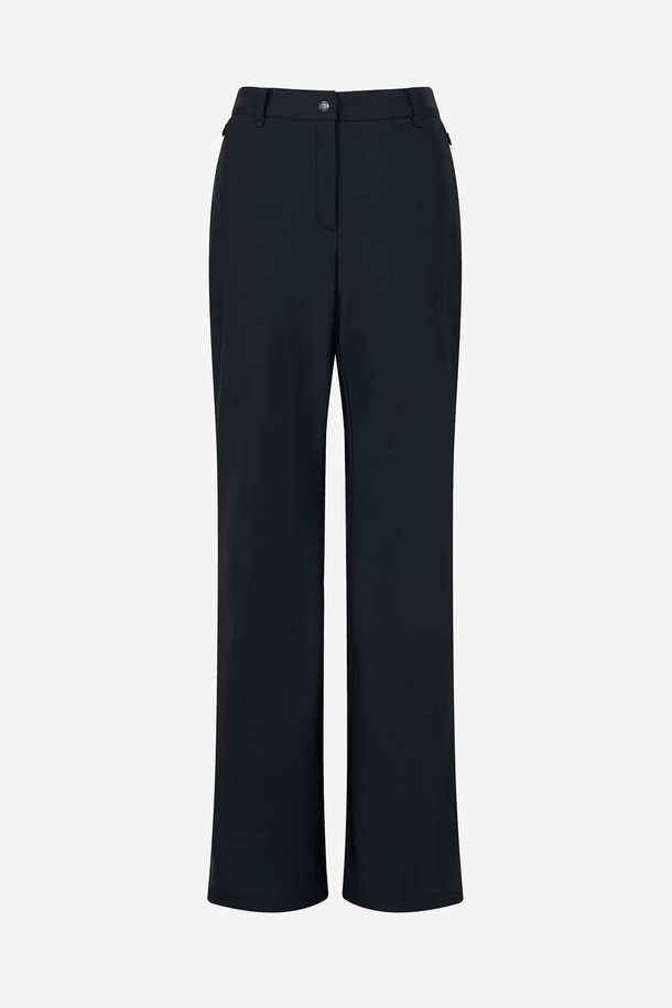 엘라스틱 본딩 부츠컷 슬랙스 BLACK는 여성 골프룩과 일상룩에 모두 활용 가능한 슬랙스입니다. 베이직한 스타일의 블랙 컬러로, 사계절 내내 착용하기 좋습니다. 부드러운 촉감의 폴리에스테르 소재로 제작되었으며, 레귤러핏 부츠컷 디자인이 다리 라인을 더욱 돋보이게 합니다. 엘라스틱 밴딩 처리로 편안한 착용감을 선사하며, 미니멀하고 클래식한 스타일을 연출하기에 적합합니다.
