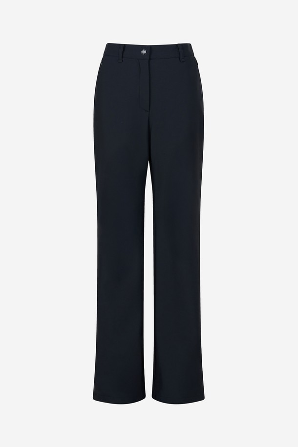 엘라스틱 본딩 스트레이트 슬랙스 BLACK는 여성 고객을 위한 슬랙스입니다. 고급스러운 블랙 컬러의 이 바지는 봄, 가을 시즌에 적합하며, 미니멀하고 베이직한 스타일을 연출합니다. 폴리에스터 소재로 제작되어 부드러운 촉감을 제공하며, 레귤러 핏과 스트레이트 바지 핏으로 편안한 착용감을 선사합니다. 엘라스틱 밴딩 처리로 활동성을 높였으며, 골프룩 또는 출근룩 등 다양한 TPO에 활용 가능합니다.
