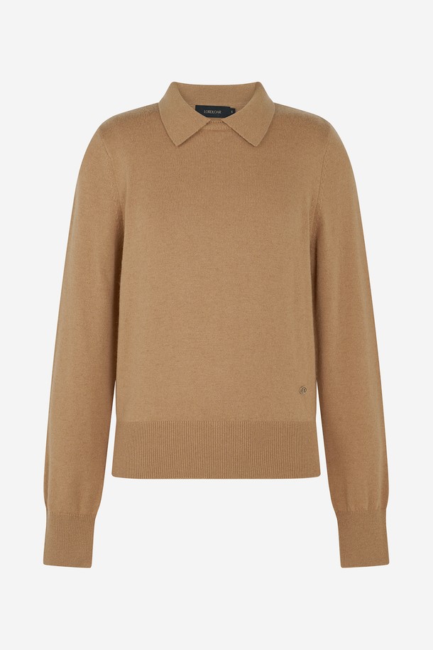 캐시미어 라운드 넥 카라 니트 BEIGE는 여성 골프 및 일상용으로 적합한 니트입니다. 가을, 겨울 시즌에 어울리는 두꺼운 두께감의 레귤러핏 긴소매 니트로, 부드러운 촉감의 캐시미어 소재로 제작되었습니다. 베이직하고 클래식한 스타일의 무지 디자인이며, 라운드 넥 카라가 특징입니다. 골프웨어 스타일 연출에도 용이하여, 미니멀한 스타일을 선호하는 고객에게 추천합니다.
