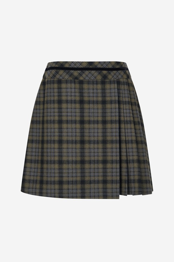 언발란스 체크 랩 플리츠 스커트 D/GREEN은 클래식과 스포티 무드를 동시에 연출하는 여성용 스커트입니다. 봄, 가을 시즌에 적합하며, 골프 및 일상복으로 활용 가능합니다. 부드러운 폴리에스테르 소재로 제작되었으며, 얇은 두께감으로 편안한 착용감을 제공합니다. 플리츠, 랩, 언밸런스 디자인이 돋보이며, 미니 기장의 레귤러핏으로 세련된 실루엣을 선사합니다. 체크 패턴과 D/GREEN 컬러가 어우러져 개성 있는 골프룩을 완성합니다.
