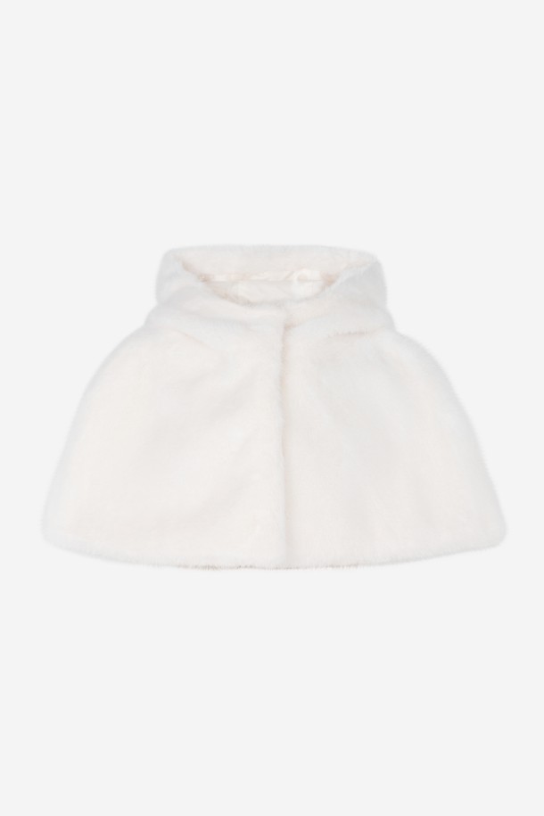 아이보리 컬러의 페이크 퍼(Faux Fur) 케이프 후드입니다. 부드러운 촉감의 두꺼운 퍼 소재로 제작되어 겨울철에도 따뜻하게 착용할 수 있습니다. 우아하고 엘레강스한 스타일을 연출하며, 루즈핏과 크롭 기장으로 편안함을 더했습니다. 골프룩 또는 일상룩에 매치하여 클래식, 미니멀, 로맨틱 무드를 표현해보세요. 민소매 디자인과 집업 여밈 방식으로 간편하게 착용 가능합니다.
