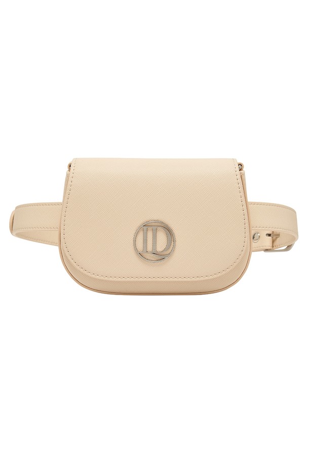 플립 체인 벨트백 베이지는 여성 고객을 위한 미니 사이즈 벨트백입니다. 부드러운 합성가죽 소재의 무지 디자인으로, 미니멀하고 베이직한 스타일을 연출합니다. 반원 형태의 가방에 플립형으로 여닫을 수 있으며, 자석형 잠금 방식으로 편리함을 더했습니다. 체인 디테일이 돋보이며, 데이트룩이나 쇼핑룩에 매치하여 클래식하고 캐주얼한 무드를 즐길 수 있습니다.
