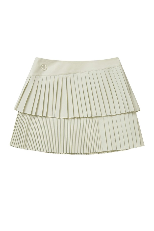 레이어드 언발 플리츠 스커트 L/GREEN은 부드러운 폴리에스테르 소재의 여성 플리츠 스커트입니다. 라이트 그린 컬러의 스커트는 봄, 여름 시즌 골프룩에 적합하며, 스포티하고 미니멀한 스타일을 연출합니다. 언밸런스 치마 타입과 레이어드 디자인이 특징이며, 레귤러 핏으로 편안하게 착용할 수 있습니다. 얇은 두께감으로 시원하게 즐길 수 있는 플리츠 스커트입니다.
