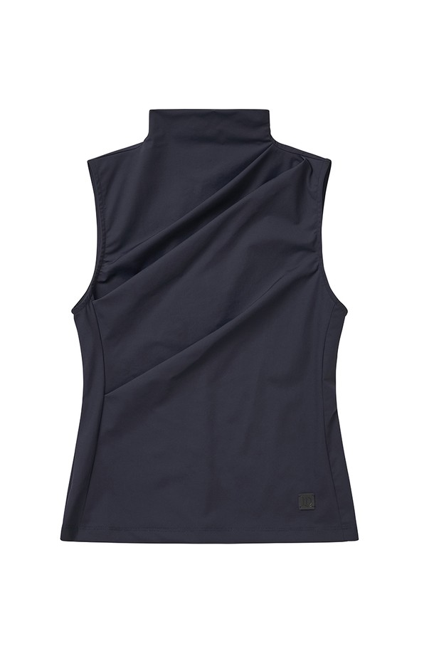 쿨 슬림 셔링 모크넥 나시 티셔츠 NAVY는 여성 골프 및 일상 활동에 적합한 여름용 민소매 티셔츠입니다. 부드러운 폴리에스테르 소재로 제작되어 시원한 냉감 기능과 땀 흡수 기능으로 쾌적한 착용감을 제공합니다. 슬림핏 디자인에 셔링 디테일이 더해져 스포티하면서도 미니멀한 스타일을 연출합니다. 모크넥 라인으로 세련된 느낌을 주며, 네이비 컬러가 어떤 의상에도 쉽게 매치됩니다. 얇은 두께감으로 활동성을 높인 실용적인 아이템입니다.
