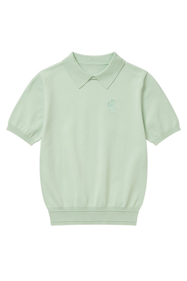 라운드 넥 카라 니트 MINT는 여성 골프룩을 위한 상의입니다. 부드러운 촉감의 니트 소재로 제작되었으며, 봄, 여름 시즌에 착용하기 좋습니다. 라운드 넥과 카라 디자인, 반소매 기장으로 스포티하면서도 캐주얼한 스타일을 연출합니다. 레귤러핏이며 얇은 두께감으로 편안하게 활동할 수 있습니다. 민트 컬러의 무지 패턴이 미니멀한 매력을 더합니다.
