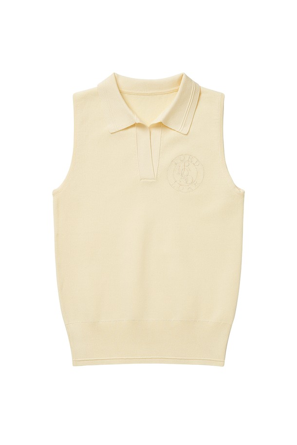 옐로우 컬러의 시그니처 카라 나시 니트입니다. 여름 시즌, 골프룩 연출에 적합하며 스포티하면서도 클래식한 스타일을 동시에 낼 수 있습니다. 얇은 두께감의 니트 소재로 제작되어 부드러운 촉감을 선사합니다. 민소매 디자인과 레귤러핏으로 편안한 착용감을 제공하며, 카라 디테일로 포인트를 더했습니다. 골프웨어로 활용하기 좋은 아이템입니다.
