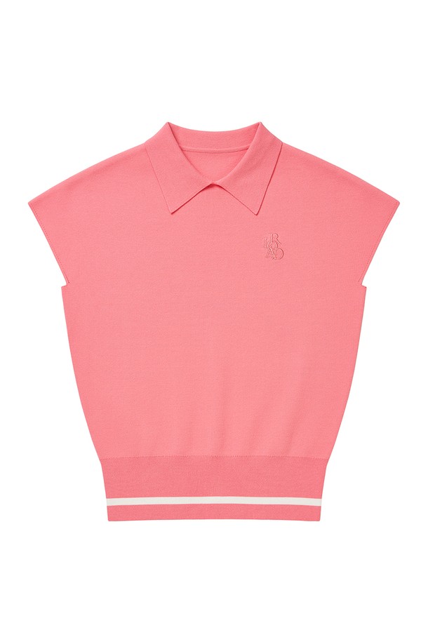 라운드 넥 카라 나시 니트 PINK는 여성용 상의로, 봄과 여름에 어울리는 베이직 스타일의 민소매 니트입니다. 핑크 컬러의 레귤러핏 디자인으로, 라운드 넥과 더블니트 패턴이 특징입니다. 레이온과 폴리에스터 혼방 소재에 신축성이 있어 편안한 착용감을 제공하며, 리브 디테일과 자수 포인트로 포인트를 더했습니다. 골프 및 일상, 오피스룩으로도 활용 가능한 실용적인 아이템입니다.
