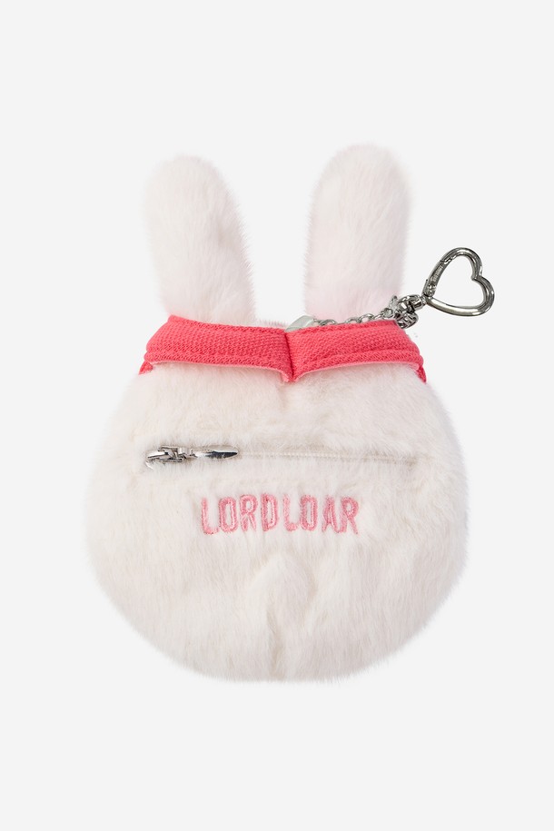 버디버니 볼파우치 WHITE는 골프룩에 잘 어울리는 스포티하고 캐주얼한 스타일의 볼파우치입니다. 깔끔한 화이트 컬러로 다양한 골프 의류와 코디가 용이하며, 스몰 사이즈로 휴대성을 높였습니다. 골프 용품을 안전하게 보관할 수 있도록 디자인되었으며, 심플한 디자인으로 어떤 스타일에도 잘 어울립니다. 버디버니만의 감각적인 디자인이 돋보이는 이 볼파우치는 필드 위에서 당신의 스타일을 더욱 돋보이게 해줄 것입니다.
