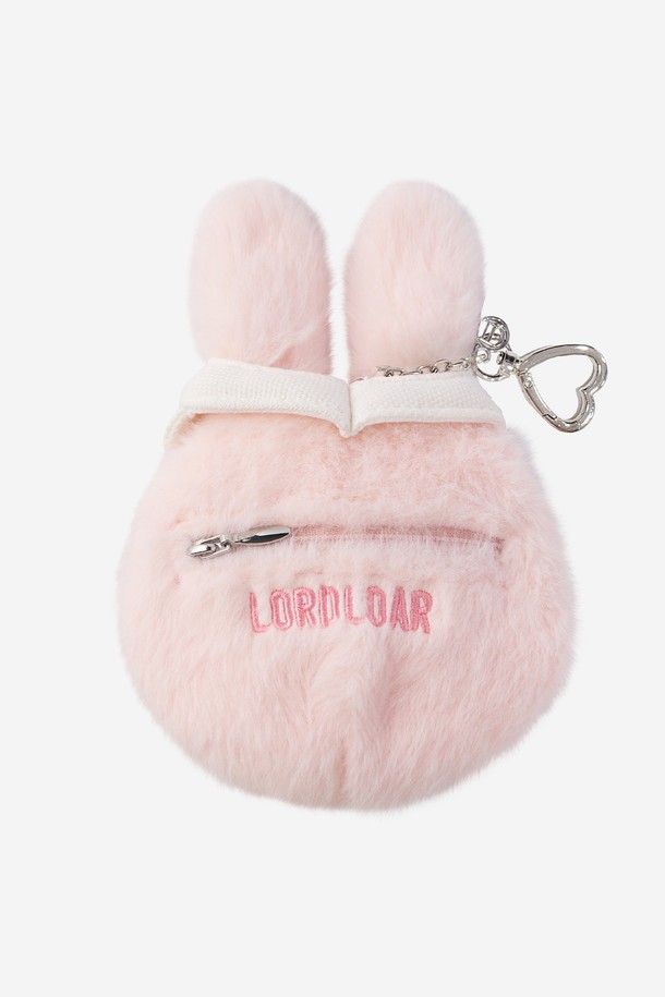 버디버니 볼파우치 PINK는 골프룩에 잘 어울리는 스포티한 디자인의 여성용 볼파우치입니다. 핑크 컬러로 제작되어 필드 위에서 화사함을 더하며, 골프 시 필요한 볼을 편리하게 휴대할 수 있도록 디자인되었습니다. 가방 모양은 볼을 안전하게 보관할 수 있도록 제작되었으며, 기능성을 강조하여 골프를 즐기는 여성 골퍼들에게 실용적인 아이템입니다.
