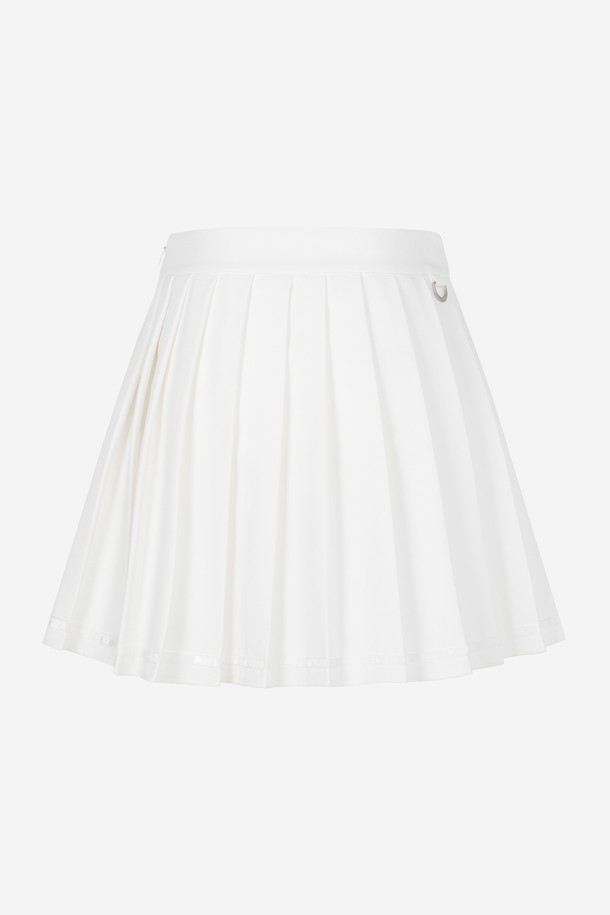 세련된 라인 플리츠 스커트 WHITE는 여성 골프 및 일상 스타일을 위한 완벽한 아이템입니다. 부드러운 폴리에스테르 소재로 제작되어 편안한 착용감을 제공하며, 얇은 두께감으로 봄, 여름 시즌에 시원하게 즐길 수 있습니다. A라인 플리츠 디자인과 테니스스커트 타입으로 스포티하면서도 미니멀한 무드를 연출합니다. 화이트 컬러의 무지 패턴은 어떤 상의와도 잘 어울리며, 골프웨어로서 활동성을 보장합니다. 플리츠 디테일이 돋보이는 레귤러핏 스커트로, 당신의 골프룩에 세련됨을 더해보세요.
