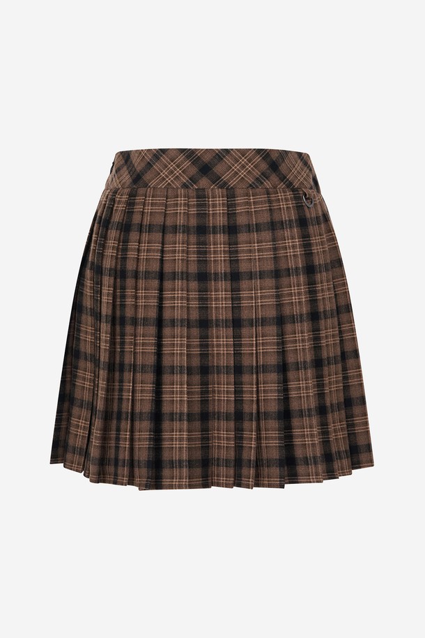 언발란스한 디자인이 돋보이는 브라운 컬러의 체크 랩 플리츠 스커트입니다. 부드러운 폴리에스테르 소재로 제작되어 편안한 착용감을 선사하며, 봄, 가을 시즌에 적합합니다. 플리츠, 랩, 언밸런스 디자인이 어우러져 클래식하면서도 캐주얼한 스타일을 연출합니다. 골프룩은 물론 일상에서도 개성 있는 스타일을 완성할 수 있는 미니스커트입니다.
