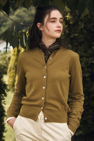 에센셜 라운드넥 가디건 OLIVE_KHAKI-a