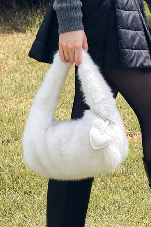 FAUX 퍼 숄더백 IVORY_IVORY-a