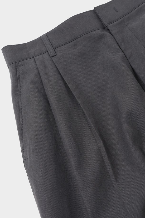 ASHOUR - 캐주얼팬츠 - Middle Tuck Wide Pants Charcoal