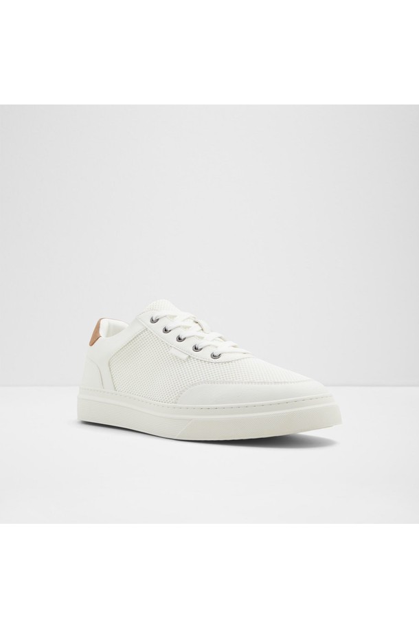 알도(ALDO) 맥엔로 스니커즈 - 화이트 ADA2S217FZ100은 남성용 운동화로, 캐주얼, 미니멀, 스포티한 스타일을 연출하기 좋습니다. 봄, 여름, 가을 계절에 착용하기 적합하며, 산책룩에 잘 어울립니다. 둥근 앞코 디자인에 화이트 컬러의 무지 패턴으로 깔끔함을 더했습니다. 폴리우레탄, 폴리에스터, 고무 소재를 사용하여 편안한 착용감을 제공하며, 쿠션감 있는 안창과 Pillow Walk 폼이 적용되어 활동성을 높였습니다. 레이스업 방식으로 발을 안정적으로 잡아주며, 로우탑 디자인으로 편안하게 신을 수 있습니다.
