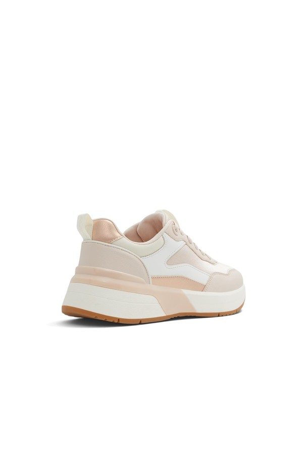 **딜라나 스니커즈 - 핑크 ADZ1N024FZ650**는 여성 고객을 위한 캐주얼, 미니멀, 스포티 스타일의 스니커즈입니다. 핑크 컬러에 라운드 앞코 디자인으로 일상 및 러닝 용도로 활용하기 좋습니다. 폴리우레탄, 나일론, 고무 소재를 사용하여 가볍고 편안한 착용감을 제공하며, 봄, 여름, 가을 계절에 적합합니다. 끈 타입으로, 로우탑 디자인과 무지 패턴이 특징이며 발볼은 일반으로 제작되었습니다.
