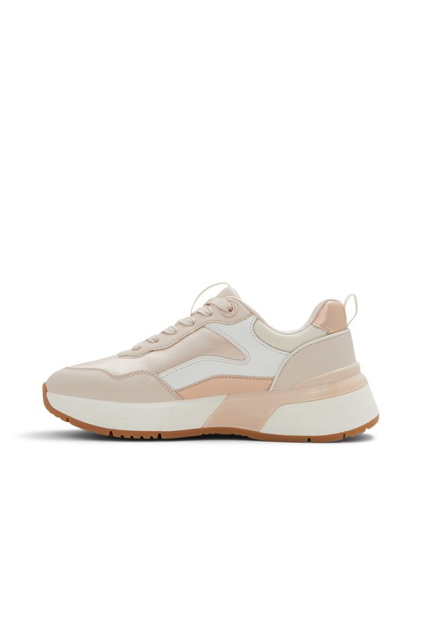 **딜라나 스니커즈 - 핑크 ADZ1N024FZ650**는 여성 고객을 위한 캐주얼, 미니멀, 스포티 스타일의 스니커즈입니다. 핑크 컬러에 라운드 앞코 디자인으로 일상 및 러닝 용도로 활용하기 좋습니다. 폴리우레탄, 나일론, 고무 소재를 사용하여 가볍고 편안한 착용감을 제공하며, 봄, 여름, 가을 계절에 적합합니다. 끈 타입으로, 로우탑 디자인과 무지 패턴이 특징이며 발볼은 일반으로 제작되었습니다.
