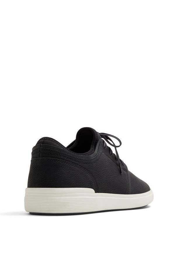 오모노 필로우워크 스니커즈 - 블랙 ADC2N140FZ001는 캐주얼 스타일의 남성용 스니커즈입니다. 봄, 여름, 가을에 적합하며, 캔버스 소재로 제작되어 편안한 착용감을 제공합니다. 라운드 앞코와 레이스업 디자인으로, 산책룩과 미니멀한 스타일에 잘 어울립니다. 발볼은 일반이며, 로우탑 디자인과 무지 패턴으로 깔끔함을 더했습니다. 가볍고 편안한 일상화를 찾는 남성에게 추천합니다.
