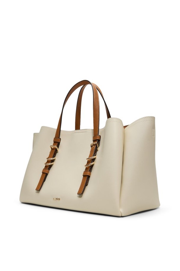 멜리야 사첼 백 - 본 ADD1H100HZ168은 여성용 사첼백입니다. 아이보리, 브라운 두 가지 색상으로 제공되며, 합성가죽 소재에 버클 장식이 돋보이는 디자인입니다. 미디엄 사이즈의 사각 쉐입으로, 숄더 스트랩과 손잡이가 있어 다양한 스타일로 연출할 수 있습니다. 무지 패턴에 투톤 컬러로 포인트를 주어 클래식, 미니멀, 시크 스타일에 매치하기 좋으며, 오피스룩, 모임룩, 데이트룩 등 TPO에 맞춰 활용할 수 있습니다. 버클형 잠금 방식으로 소지품을 안전하게 보관할 수 있습니다.
