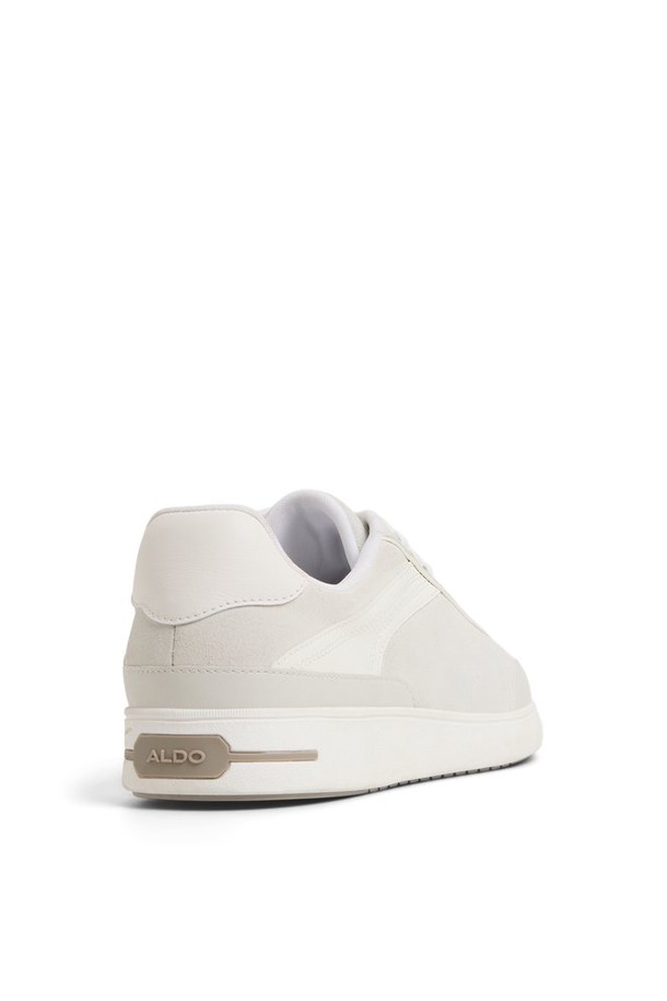 사이프레스 스니커즈 - 아이스 ADD2N086FZ102는 남성을 위한 캐주얼 스니커즈입니다. 아이스 컬러와 화이트 컬러의 조화로 시원하고 산뜻한 느낌을 주며, 봄, 여름, 가을에 착용하기 좋습니다. 라운드 앞코에 캔버스 소재를 사용하여 편안한 착용감을 제공하며, 플랫 굽과 레이스업 스타일로 심플하면서도 미니멀한 디자인을 강조합니다. 일상 및 산책룩에 잘 어울리는 로우탑 디자인의 가볍고 활동적인 스니커즈입니다.
