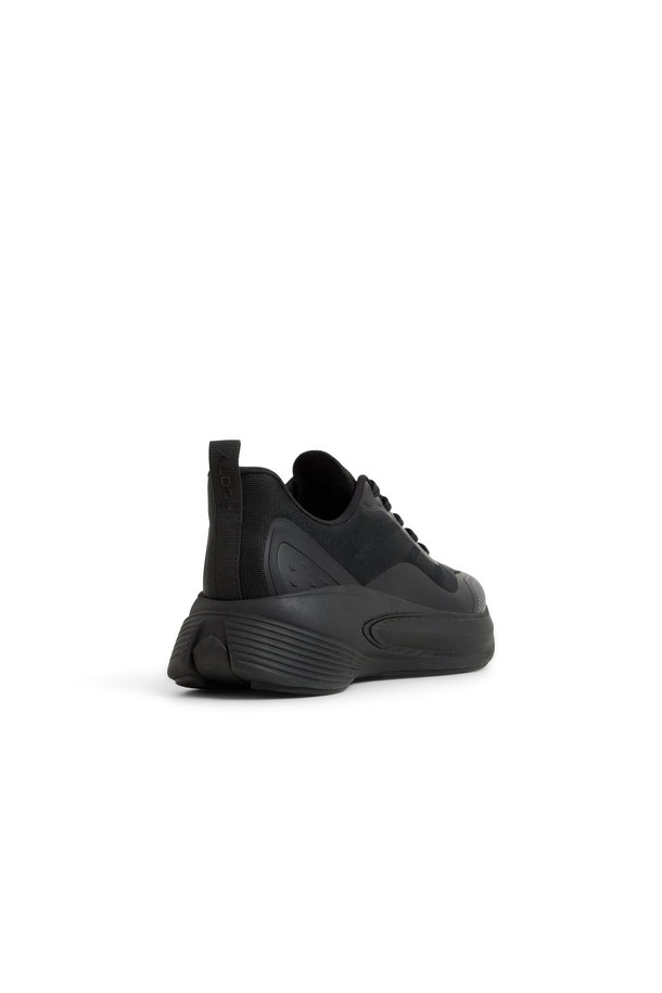 필로우스텝 필로우워크 스니커즈 - 블랙 ADD1N014FZ001는 남성용 운동화입니다. 일상생활과 러닝에 적합하며, 봄, 여름, 가을 계절에 착용하기 좋습니다. 라운드 앞코에 블랙 컬러, 무지 디자인으로 미니멀하고 스포티한 스타일을 연출합니다. 합성가죽과 메쉬 소재를 사용하여 가볍고 통기성이 뛰어나 편안한 착용감을 제공하며, 플랫 굽에 끈으로 여미는 로우탑 디자인입니다.
