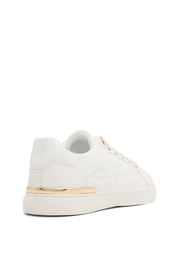 아이코니스펙 라이트웨이트 스니커즈 - 화이트 ADD1N006FZ100는 편안하고 가벼운 착용감을 제공하는 남성용 스니커즈입니다. 봄, 여름, 가을 계절에 적합하며, 산책룩, 캐주얼, 미니멀, 스포티 스타일을 연출하기 좋습니다. 부드러운 합성 가죽 소재에 라운드 앞코 디자인으로 제작되었으며, 무지 패턴의 화이트 컬러가 깔끔한 인상을 줍니다. 끈으로 여미는 로우탑 디자인에 경량 기능으로 편안함을 더했습니다. 플랫 굽과 일반 발볼 사이즈로 제작되어 데일리 아이템으로 활용하기 좋습니다.
