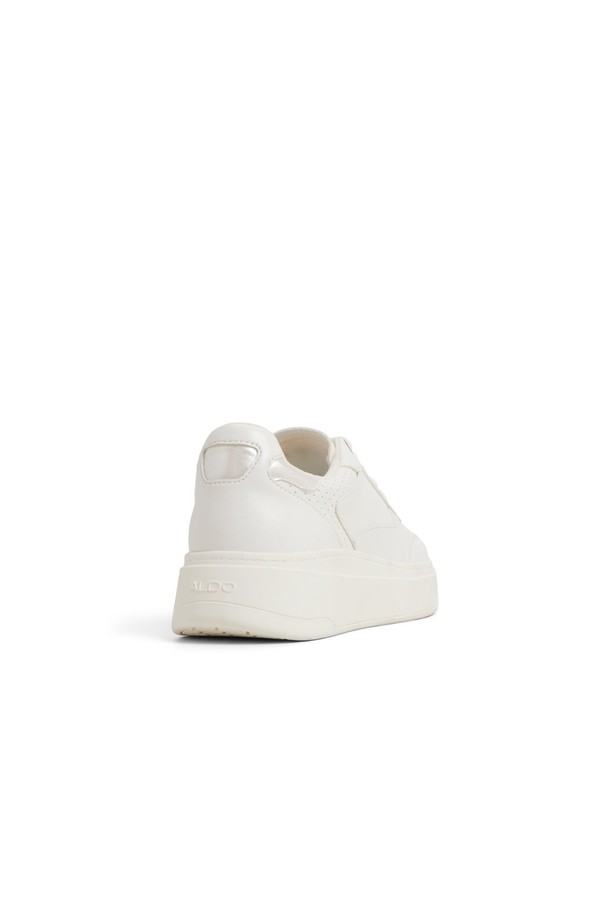 제일라 스니커즈 - 화이트 ADC1N057FZ100은 여성용 캐주얼 운동화입니다. 부드러운 합성가죽 소재에 라운드 앞코 디자인으로 편안한 착용감을 제공하며, 플랫 굽과 레이스업 잠금장치로 일상적인 활동에 적합합니다. 봄, 여름, 가을 계절에 산책룩, 미니멀, 클래식 스타일 연출에 활용하기 좋으며, 무지 디자인과 로우탑 형태로 베이직하고 심플한 매력을 더합니다. 화이트 색상으로 어떤 옷에도 잘 어울려 데일리 슈즈로 활용하기 좋습니다.