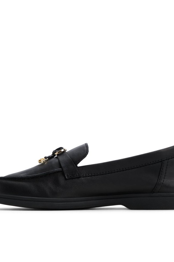 크레라스-인 필로우워크 로퍼 - 아더 블랙 ADC1F019FZ009는 여성용 로퍼입니다. 블랙 컬러의 라운드 앞코 디자인으로, 가죽 소재를 사용하여 제작되었습니다. 플랫 굽에 로우컷 탑라인으로, 봄, 여름, 가을 계절에 착용하기 좋습니다. 심플하고 클래식한 디자인으로, 출근룩, 오피스룩, 모임룩 등 다양한 TPO에 미니멀하고 시크한 스타일을 연출할 수 있습니다. 무지 패턴의 신발로 오픈형이며, 발볼은 일반입니다.
