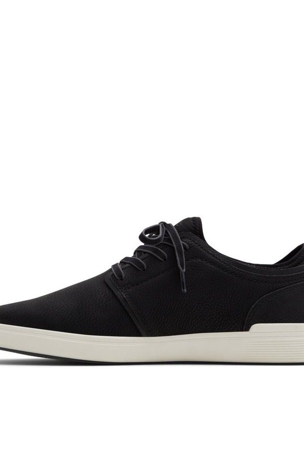 오모노 필로우워크 스니커즈 - 블랙 ADC2N140FZ001는 캐주얼 스타일의 남성용 스니커즈입니다. 봄, 여름, 가을에 적합하며, 캔버스 소재로 제작되어 편안한 착용감을 제공합니다. 라운드 앞코와 레이스업 디자인으로, 산책룩과 미니멀한 스타일에 잘 어울립니다. 발볼은 일반이며, 로우탑 디자인과 무지 패턴으로 깔끔함을 더했습니다. 가볍고 편안한 일상화를 찾는 남성에게 추천합니다.
