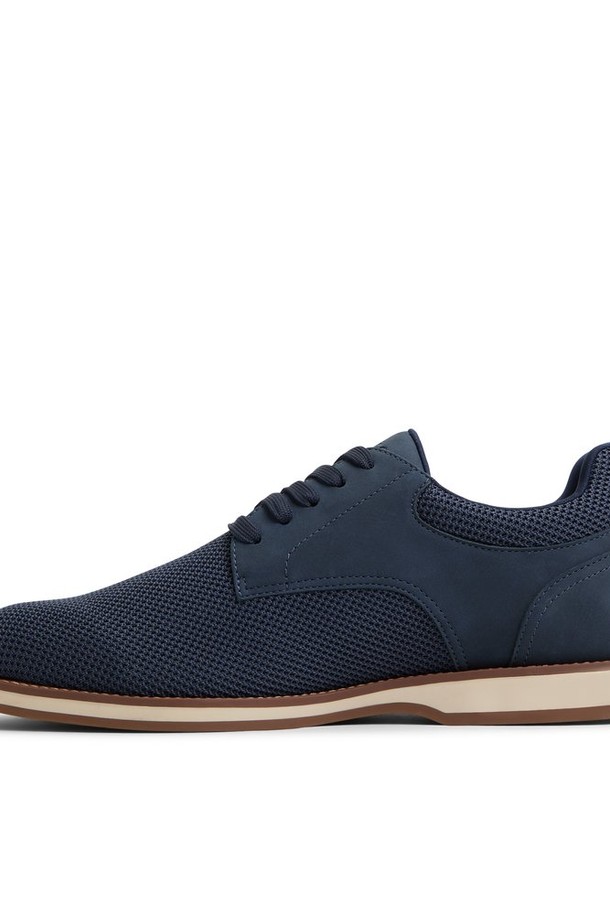 코르비 필로우워크 레이스 업 - 아더 네이비 ADC2F131FZ412는 일상, 산책룩에 어울리는 남성용 운동화입니다. 네이비 컬러의 무지 디자인으로, 라운드 앞코와 레이스업 잠금이 특징입니다. 메쉬 소재를 사용하여 통기성이 뛰어나며, 가볍고 플랫한 굽으로 편안한 착용감을 제공합니다. 캐주얼, 미니멀, 스포티 스타일을 즐겨 입는 남성에게 적합하며, 봄, 여름 계절에 시원하게 신을 수 있습니다.