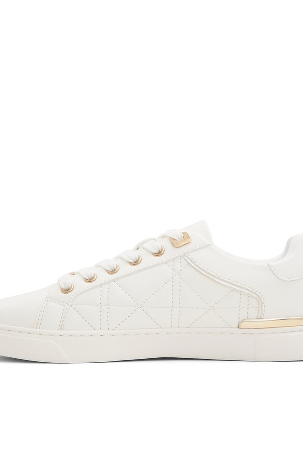 아이코니스펙 라이트웨이트 스니커즈 - 화이트 ADD1N006FZ100는 편안하고 가벼운 착용감을 제공하는 남성용 스니커즈입니다. 봄, 여름, 가을 계절에 적합하며, 산책룩, 캐주얼, 미니멀, 스포티 스타일을 연출하기 좋습니다. 부드러운 합성 가죽 소재에 라운드 앞코 디자인으로 제작되었으며, 무지 패턴의 화이트 컬러가 깔끔한 인상을 줍니다. 끈으로 여미는 로우탑 디자인에 경량 기능으로 편안함을 더했습니다. 플랫 굽과 일반 발볼 사이즈로 제작되어 데일리 아이템으로 활용하기 좋습니다.
