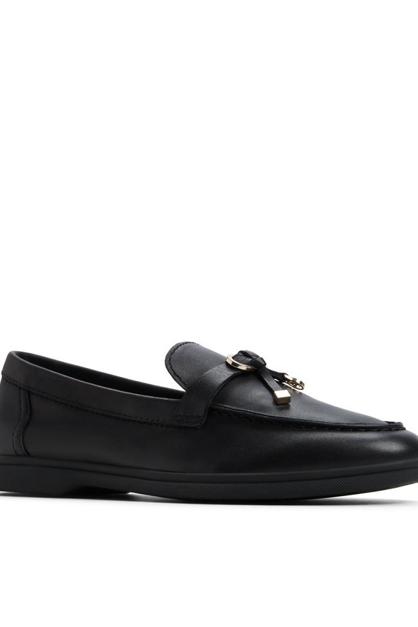 크레라스-인 필로우워크 로퍼 - 아더 블랙 ADC1F019FZ009는 여성용 로퍼입니다. 블랙 컬러의 라운드 앞코 디자인으로, 가죽 소재를 사용하여 제작되었습니다. 플랫 굽에 로우컷 탑라인으로, 봄, 여름, 가을 계절에 착용하기 좋습니다. 심플하고 클래식한 디자인으로, 출근룩, 오피스룩, 모임룩 등 다양한 TPO에 미니멀하고 시크한 스타일을 연출할 수 있습니다. 무지 패턴의 신발로 오픈형이며, 발볼은 일반입니다.
