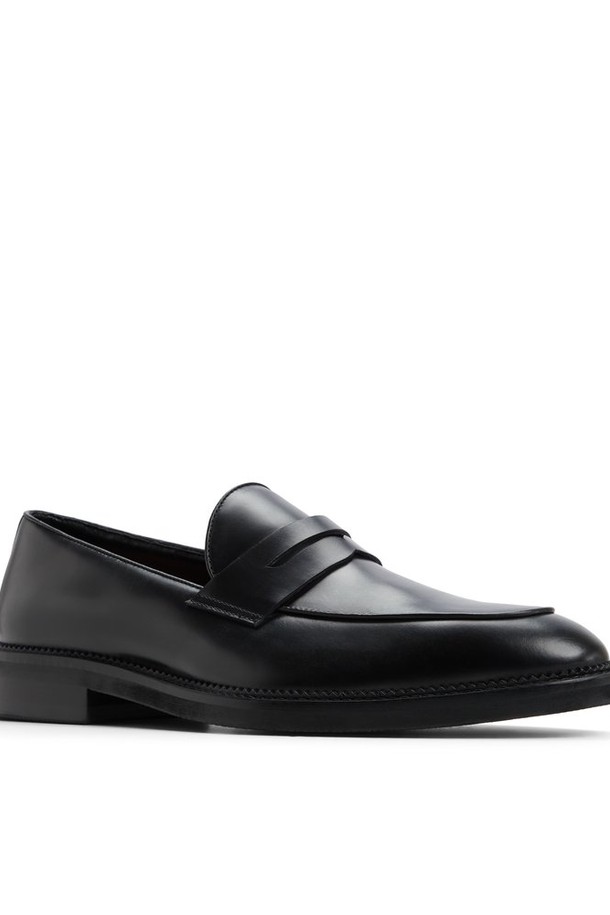 살리네로 필로우워크 로퍼 - 블랙 ADC2F121FZ001은 남성용 로퍼로, 일상생활에서 활용하기 좋은 제품입니다. 부드러운 가죽 소재와 라운드 앞코 디자인이 특징이며, 심플하고 클래식한 스타일을 연출합니다. 플랫 굽에 슬립온 형태로 제작되어 편안한 착용감을 제공하며, 봄, 여름, 가을 계절에 착용하기 적합합니다. 출근룩, 비즈니스 캐주얼, 모임룩 등 다양한 TPO에 활용 가능하며, 미니멀, 시크 스타일을 선호하는 분들께 추천합니다.
